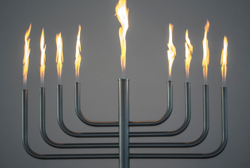 La Festa di Chanukkah con la nuova lampada di Sassolino